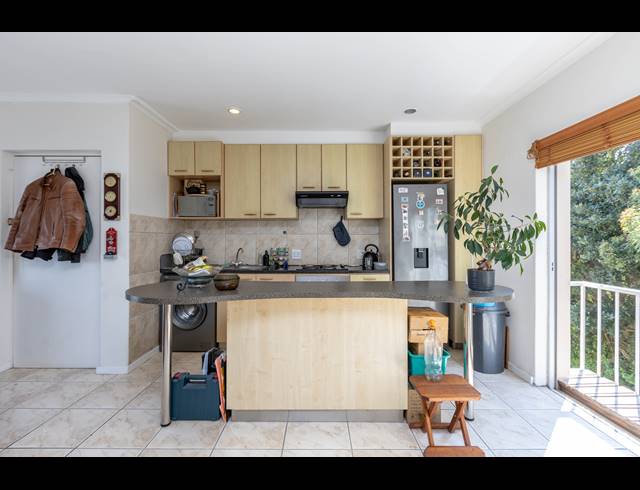 2 BEDROOM APARTMENT TO LET IN CAMPS BAY